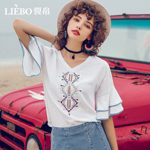 裂帛2018夏装新款甜美民族风V领刺绣双层喇叭五分袖宽松雪纺衫图片