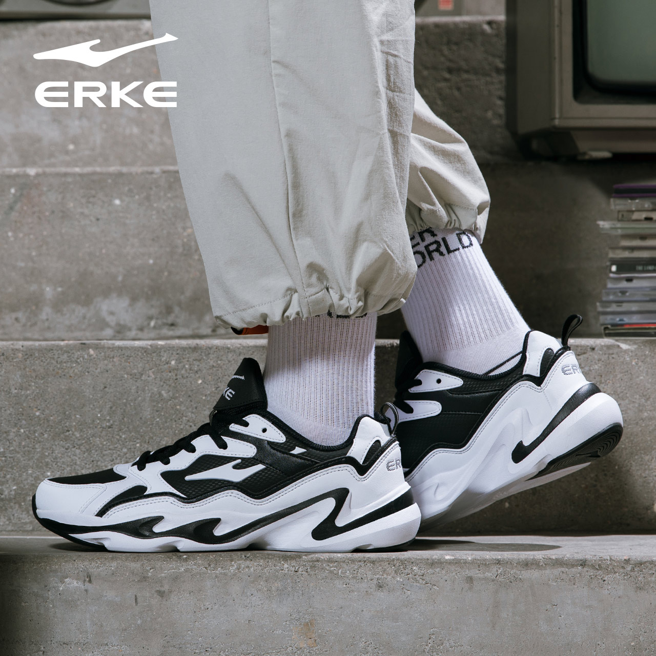 ERKE official flagship store Red 2019 Autumn casual running shoes Winter daddy shoes Sneakers men's shoes