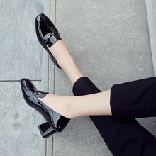2019春季新款中跟单鞋女漆皮英伦黑色小皮鞋职业百搭方头粗跟女鞋