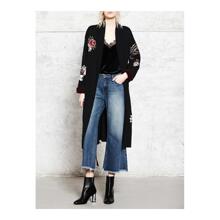 预售 Mo＆Co．/摩安珂 黑色刺绣针织翻领女士长款外套图片
