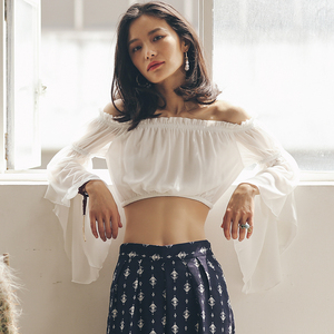 露脐露肩喇叭袖白色雪纺上衣