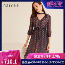 纳薇2018秋季新款V领荷叶边收腰真丝复古印花中长连衣裙女显瘦图片