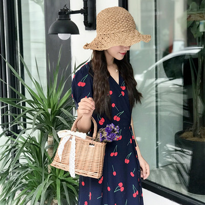 热卖夏季新款ins草编包方形菜篮子包藤编包编织篮手提包同款女包