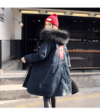 反季节清仓断码羽绒服女过膝刺绣韩版宽松大毛领时尚轻薄女装外套图片