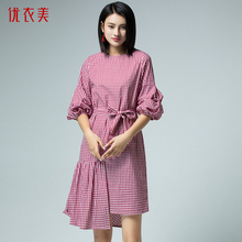 优衣美女装2018秋季新品红白格圆领高腰七分袖不规则连衣裙32899图片