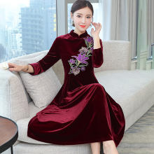 旗袍秋装2018秋冬中老年复古金丝绒妈妈连衣裙婚礼宴服改良旗袍裙图片