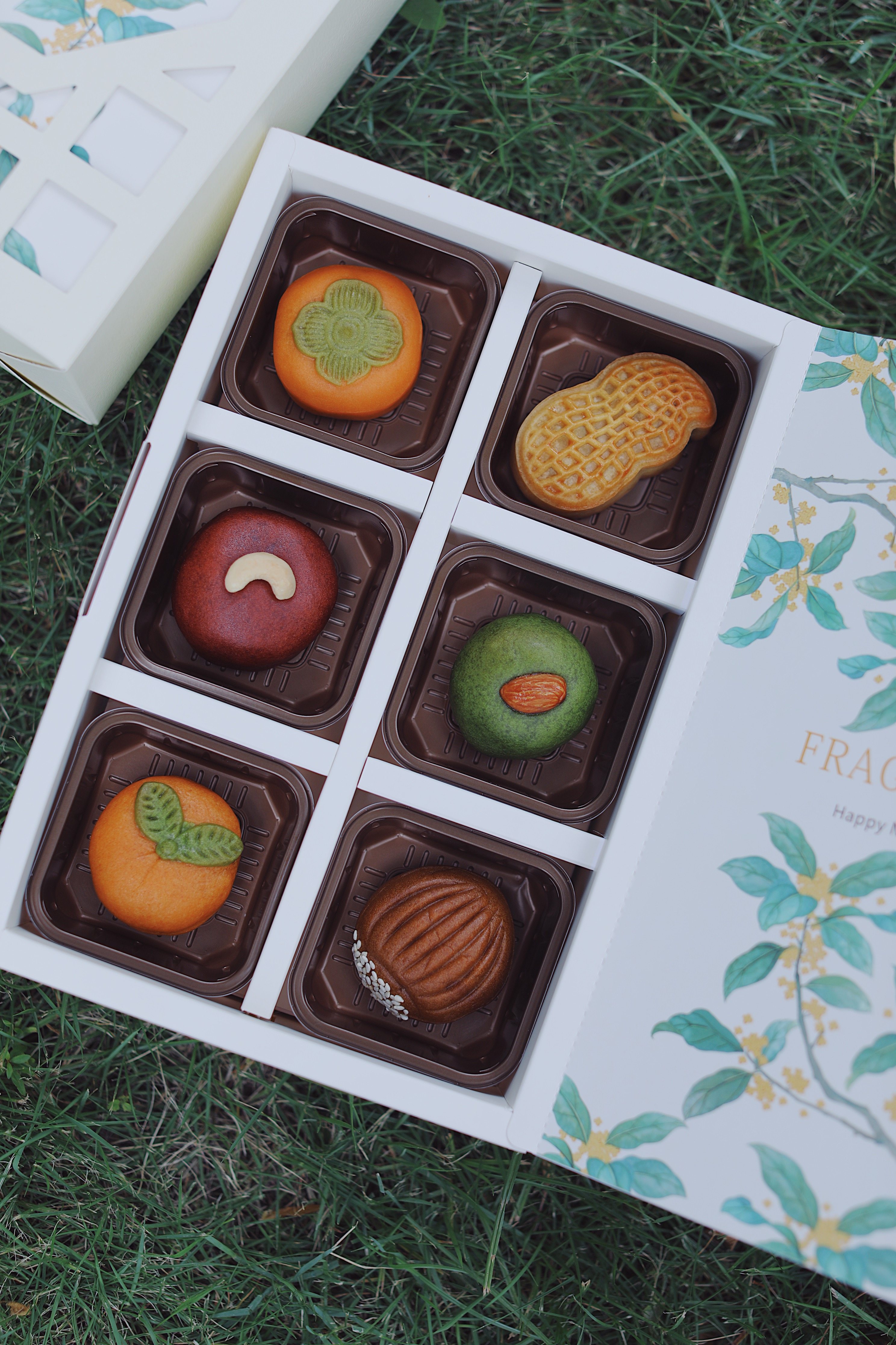 周小妮 好柿花生礼盒装 广式莲蓉豆沙蛋黄宫廷手工月饼50克/枚