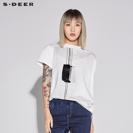 sdeer圣迪奥女装简约素白一字肩抽象印胶短袖T恤S18280178商品大图