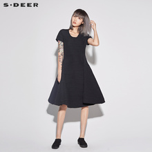 sdeer圣迪奥肌理感素黑圆领大摆短袖连衣裙S18281280图片