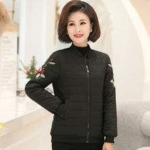 妈妈冬装轻薄羽绒棉服外套女40岁50大码中年短款棉衣中老年小棉袄图片