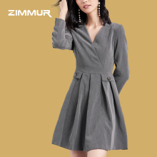 ZIMMUR18年秋装新品 V领百褶修身腰长袖显瘦时尚职业通勤OL连衣裙图片