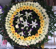 丧事日喀则地区萨嘎县岗巴县吉隆县鲜花速递同城花店架子殡葬老人