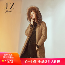 JUZUI/玖姿2018冬季可拆卸貉子毛领连帽绣花中长款羽绒服外套图片