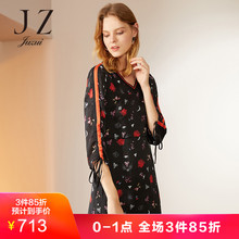 JUZUI/玖姿奥莱2018秋装新款休闲收腰显瘦V领印花连衣裙女图片