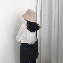 东日是个卷毛 日常出行百搭款 单肩斜跨包男女书包 肩带可调节