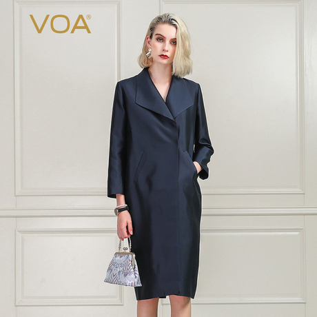 VOA银灰大翻领长袖斜插袋双排暗门襟中长款欧美风真丝风衣FA101商品大图