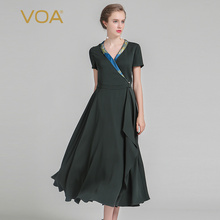 VOA40姆米军绿重磅真丝撞料拼接桃心领钉珠信封下摆长款连衣裙图片