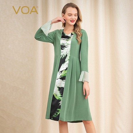 VOA深绿40姆米重磅真丝羽毛印花立体褶皱拼接袖口厚实挺括连衣裙商品大图