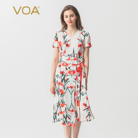 VOA30姆米海棠花重磅真丝短袖V领系带收腰信封下摆挺括修身连衣裙商品大图