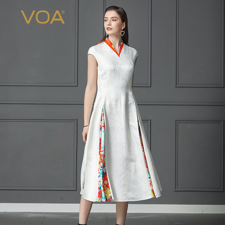VOA38姆米重磅真丝奶白V领中腰包袖X型大摆撞料中长连衣裙商品大图