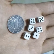 10mm迷你骰子 游戏娱乐小号色子 圆角红蓝色子筛子 小号吧台骰子