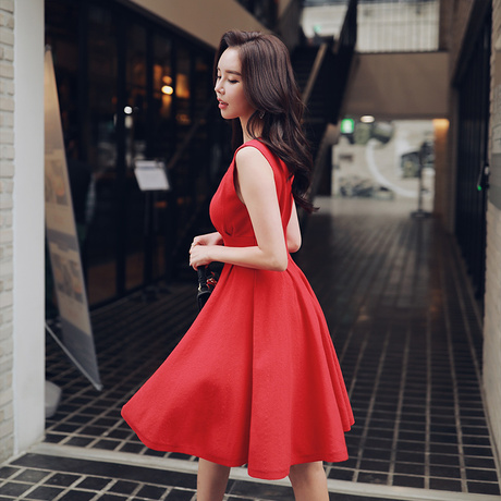 粉红大布娃娃秋装女2018新款显瘦V领收腰无袖派对红色针织连衣裙商品大图