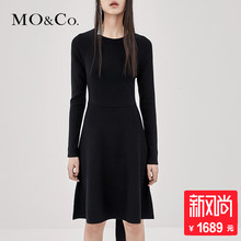 MOCO2018秋季新品纯色镂空露背针织连衣裙MA183DRS309 摩安珂图片