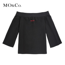 MOCO2018夏季新品一字肩刺绣字母标语上衣 MA182SWS201摩安珂图片
