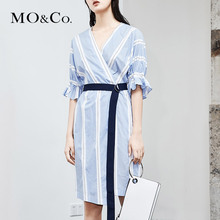 MOCO2018夏季新品时尚V领条纹连衣裙 MA182DRS102摩安珂图片
