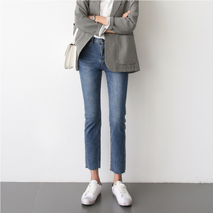 春季修身弹力显瘦直筒牛仔裤