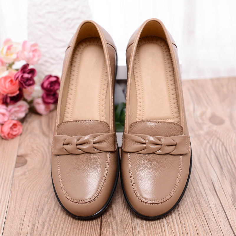 妈妈鞋真皮软底单鞋防滑大码女鞋平底中老年春