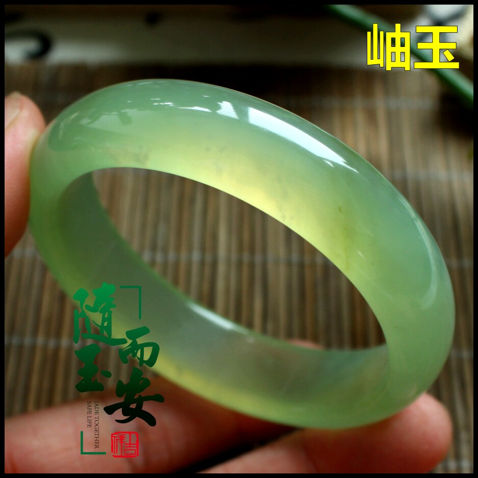 岫玉挂件：中国传统文化的独特魅力与现代时尚的完美融合