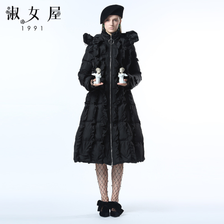 淑女屋2018年冬季新款100%聚酯纤维荷叶花边连帽长款羽绒服商品大图