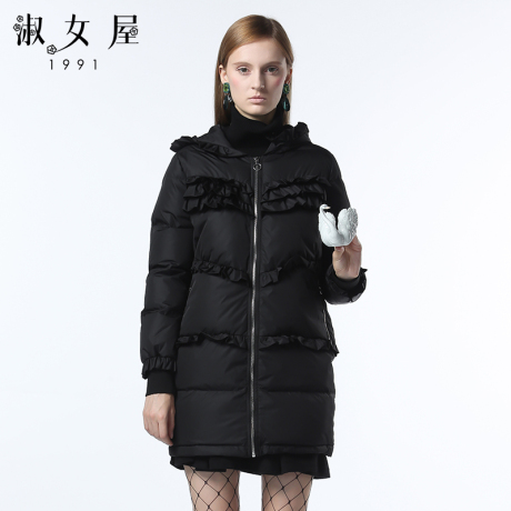 淑女屋2018年冬季新款黑色荷叶花边连帽修身羽绒长外套商品大图
