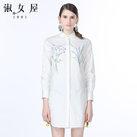 淑女屋2018年秋季新款米白色植物花卉图案长款上衣商品大图
