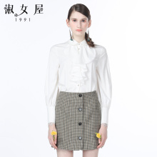 淑女屋2018年秋季新款米白色圆领雪纺柔软上衣图片