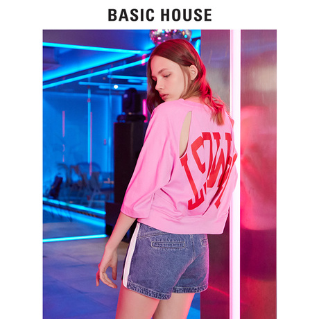 Basic House/百家好2018年夏新款圆领字母短袖T恤女潮流HSTS322E商品大图