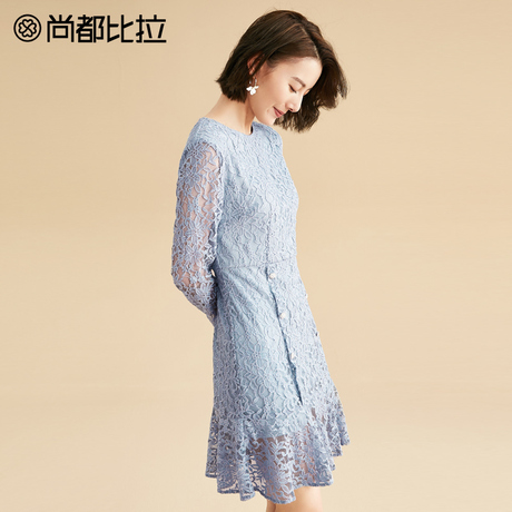 【8折价270元】尚都比拉荷叶边修身透视镂空纽扣装饰蕾丝连衣裙女商品大图