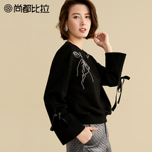 【8折价190元】尚都比拉简约绣花系带喇叭袖韩版百搭休闲套头卫衣图片