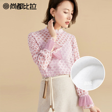 尚都比拉2018秋冬新款淑女粉色上衣蕾丝喇叭袖花边领烧花雪纺衫女图片