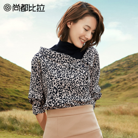 【8折价150元】尚都比拉时尚半高领上衣女拼接豹纹印花长袖雪纺衫商品大图