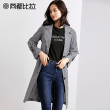 尚都比拉外套女2018新款秋装时尚灯笼袖黑白格子西装领中长款风衣图片
