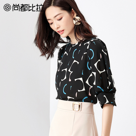 尚都比拉遮肚子上衣女2018秋品新款通勤小衫五分袖几何印花雪纺衫商品大图