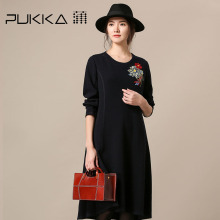 Pukka蒲牌绣花羊毛呢连衣裙女原创设计大码女装秋冬装女2018新款图片
