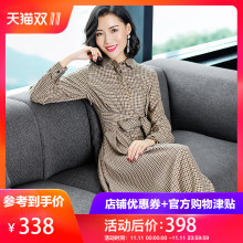 隆缘裳2018秋冬新款时尚系带收腰单排扣翻领格子衬衫连衣裙潮3918图片