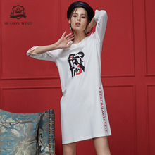季候风2018秋季新款简约休闲白色长款开叉印花半袖衬衣女图片