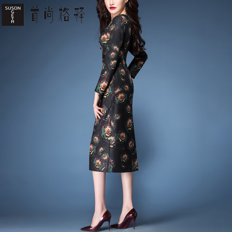 首尚格释2018冬装新款女装修身显瘦中长款印花毛呢包臀打底连衣裙商品大图
