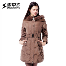雪中飞反季连帽带毛领中长款休闲羽绒服女装加厚外套中老年妈妈装图片