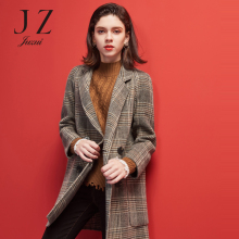 JUZUI/玖姿女装2018秋冬新款细格纹羊毛西装领混纺双排扣中长大衣图片