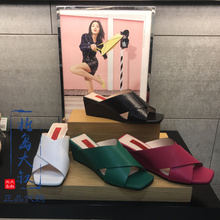 思加图2018年春夏新坡跟中跟牛皮舒适女凉鞋 9O402 专柜团购正品